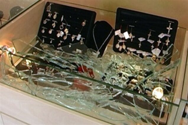 На Троещине ограбили ювелирный магазин