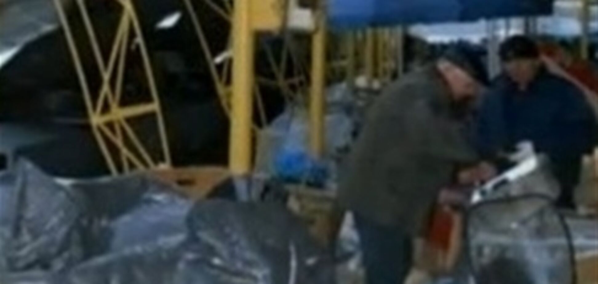 На киевском рынке обрушился навес