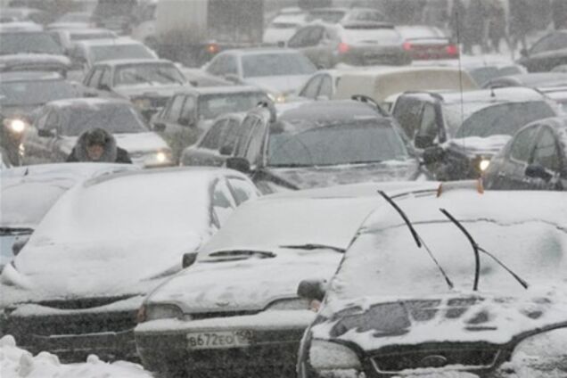 В центре Киева - около 30 ДТП, движение парализовано. Видео
