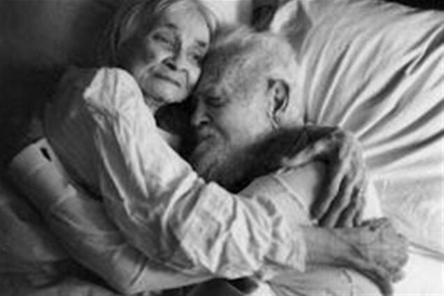 Пенсіонери на Франківщині ледь не замерзли у своєму будинку, чекаючи кінця світу