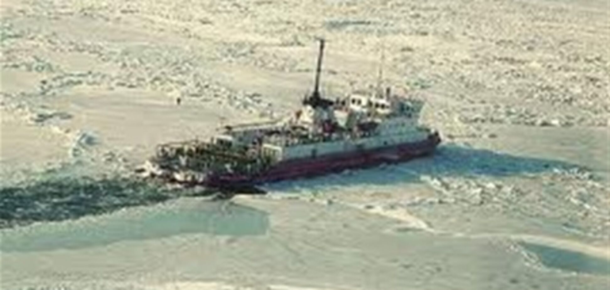 В Азовском море из ледового плена спасены 10 человек