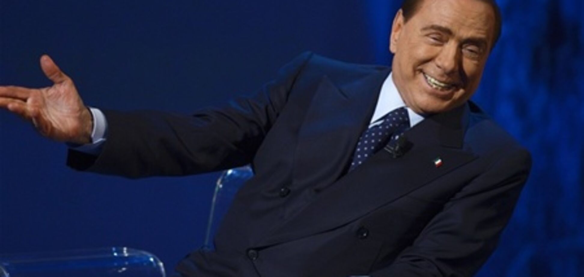 Берлускони начал предвыборную гонку со скандала