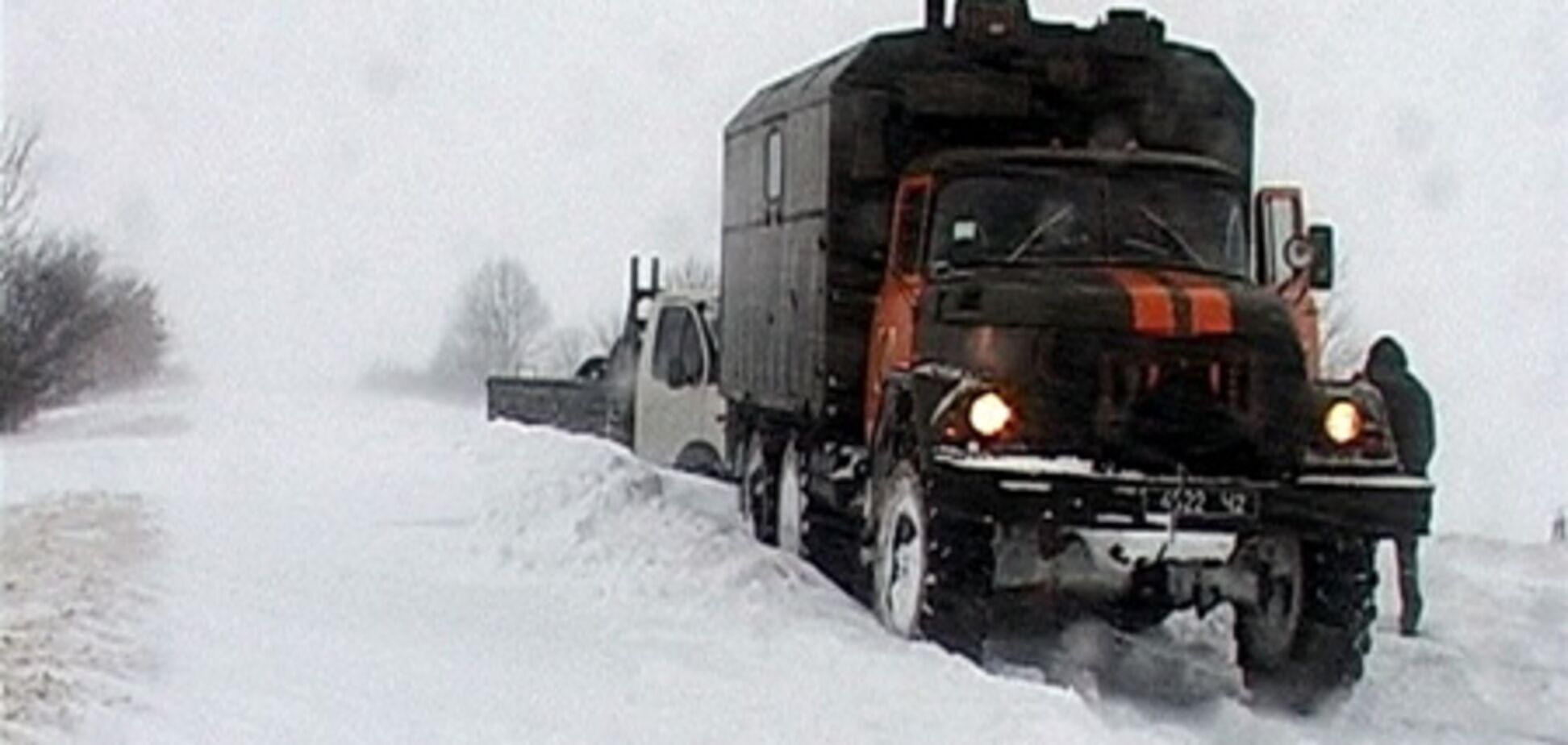 На Полтавщине из снежной ловушки вытянули 100 машин
