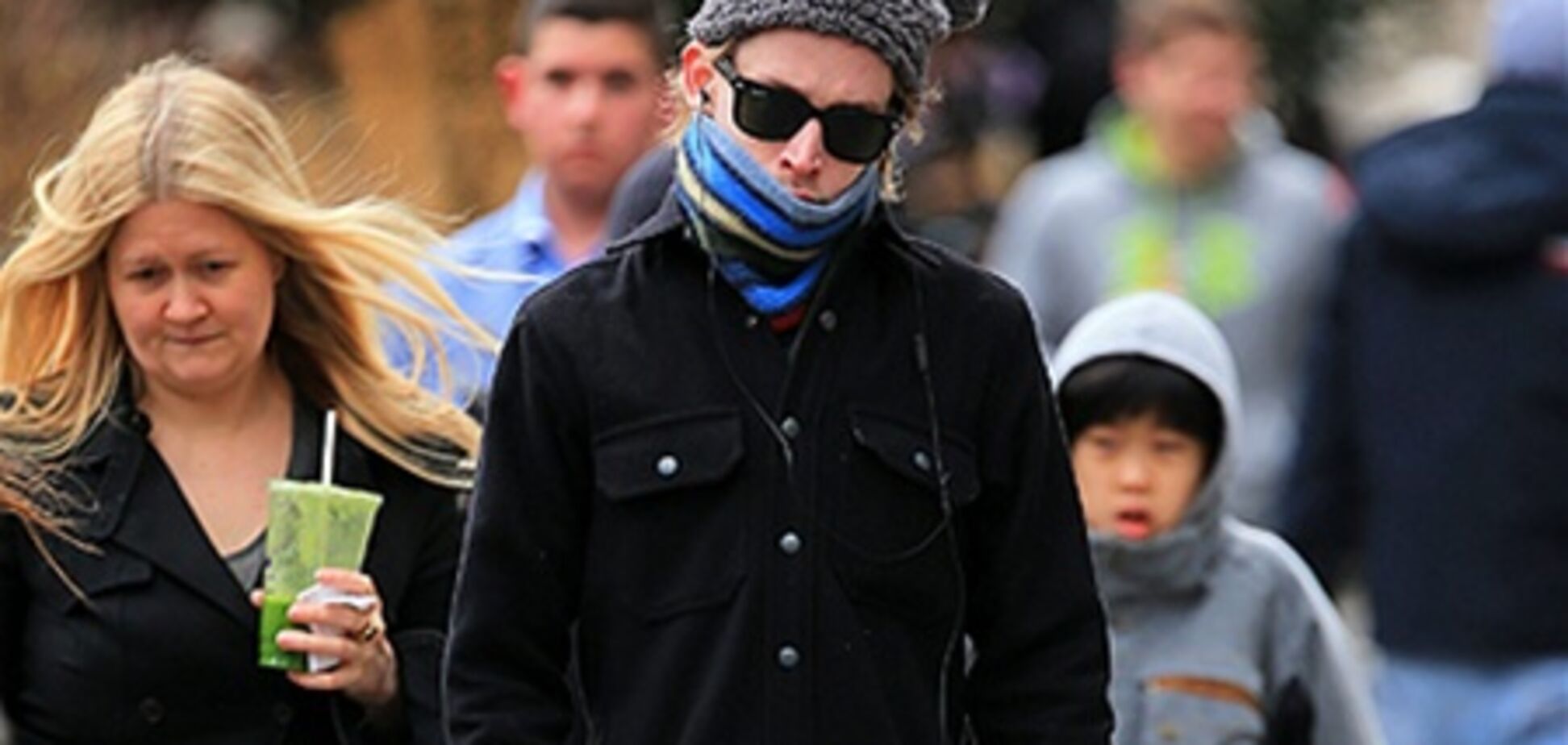 Макалей Калкин закупает подарки в Нью-Йорке. Фото