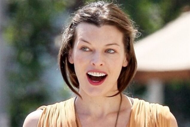 Йовович показала свое детское фото