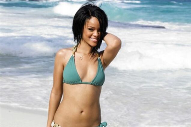 Звезды встречают Рождество на пляже. Фото