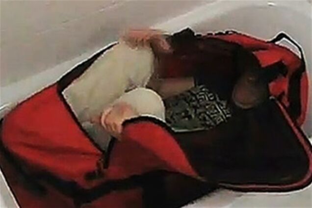 Агент MI6 закрыл себя в сумке и умер