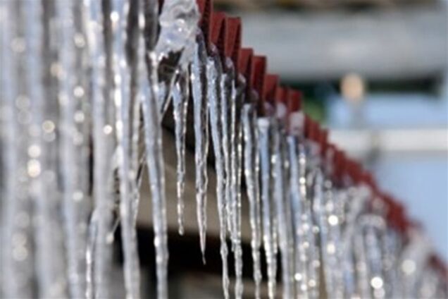 В Киеве женщина скончалась после падения сосульки