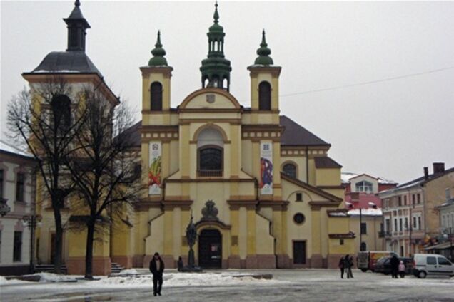 Івано-Франківськ може змінити назву