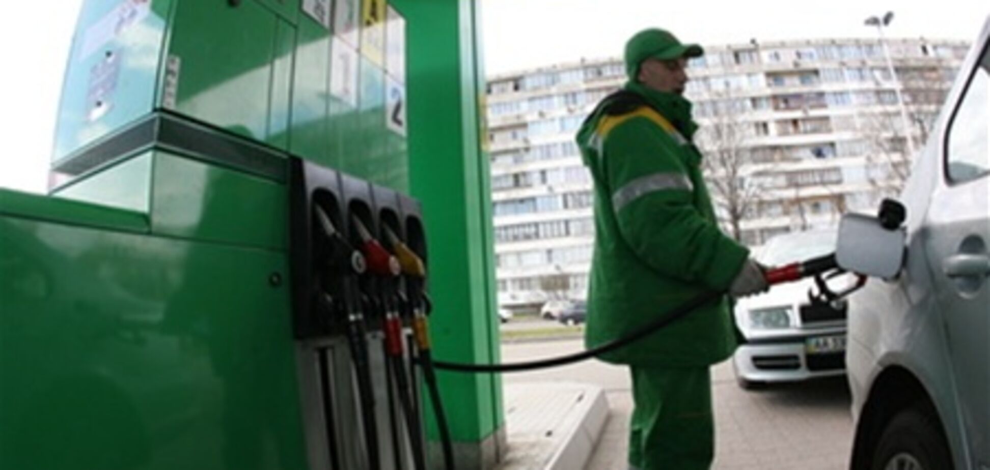 Бензин скоро станет заметно дешевле - эксперты