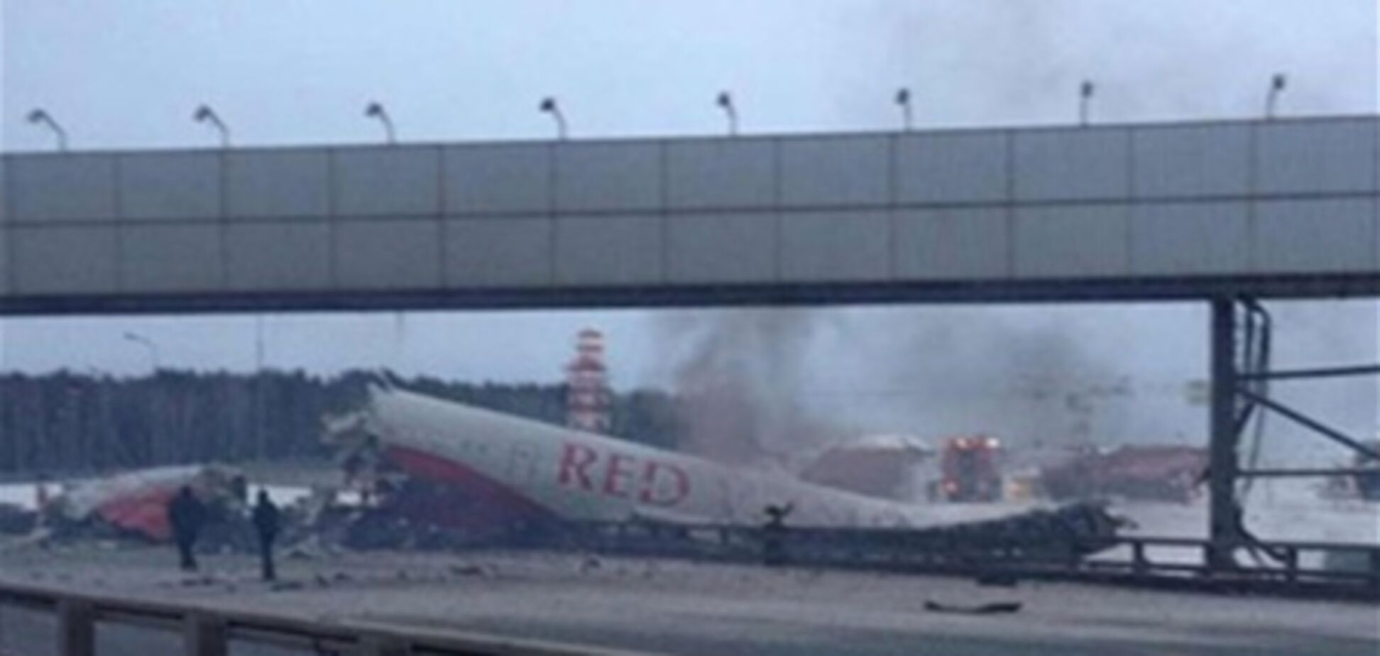 В аэропорту Москвы при посадке загорелся самолет