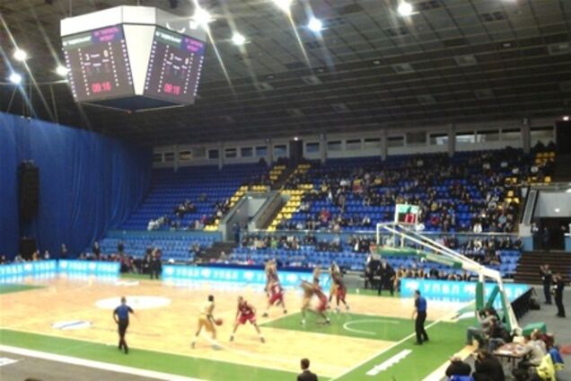 Еврейских болельщиков во время баскетбола спасла охрана синагоги