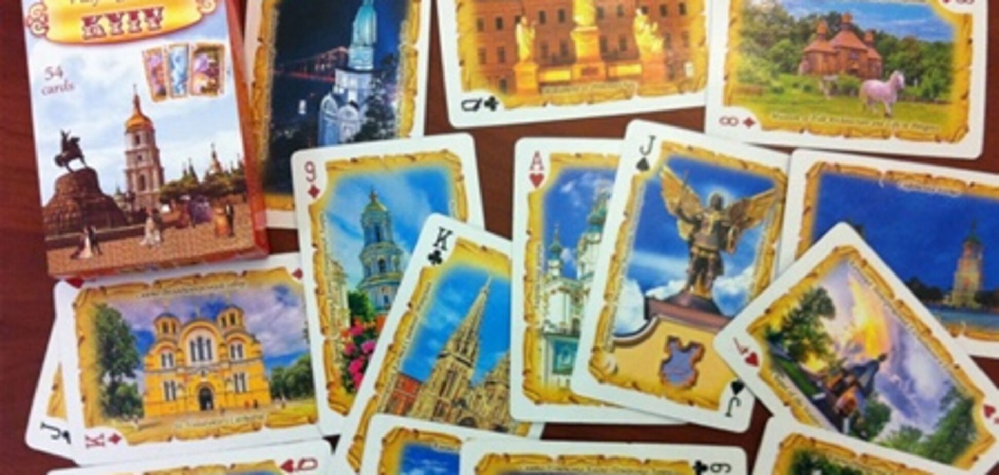 УПЦ требует запретить игральные карты с изображениями храмов. Фото