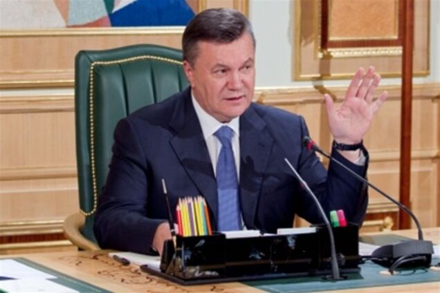 Янукович отправил в отставку Кабмин Азарова