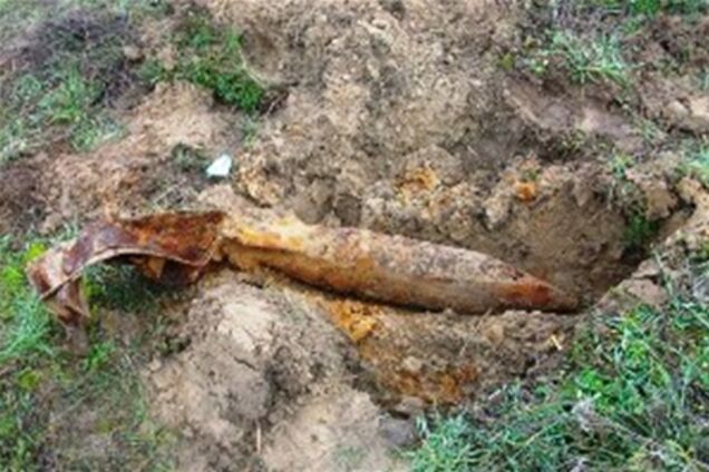 В Чигирине откопали 100-килограммовую авиабомбу. Фото