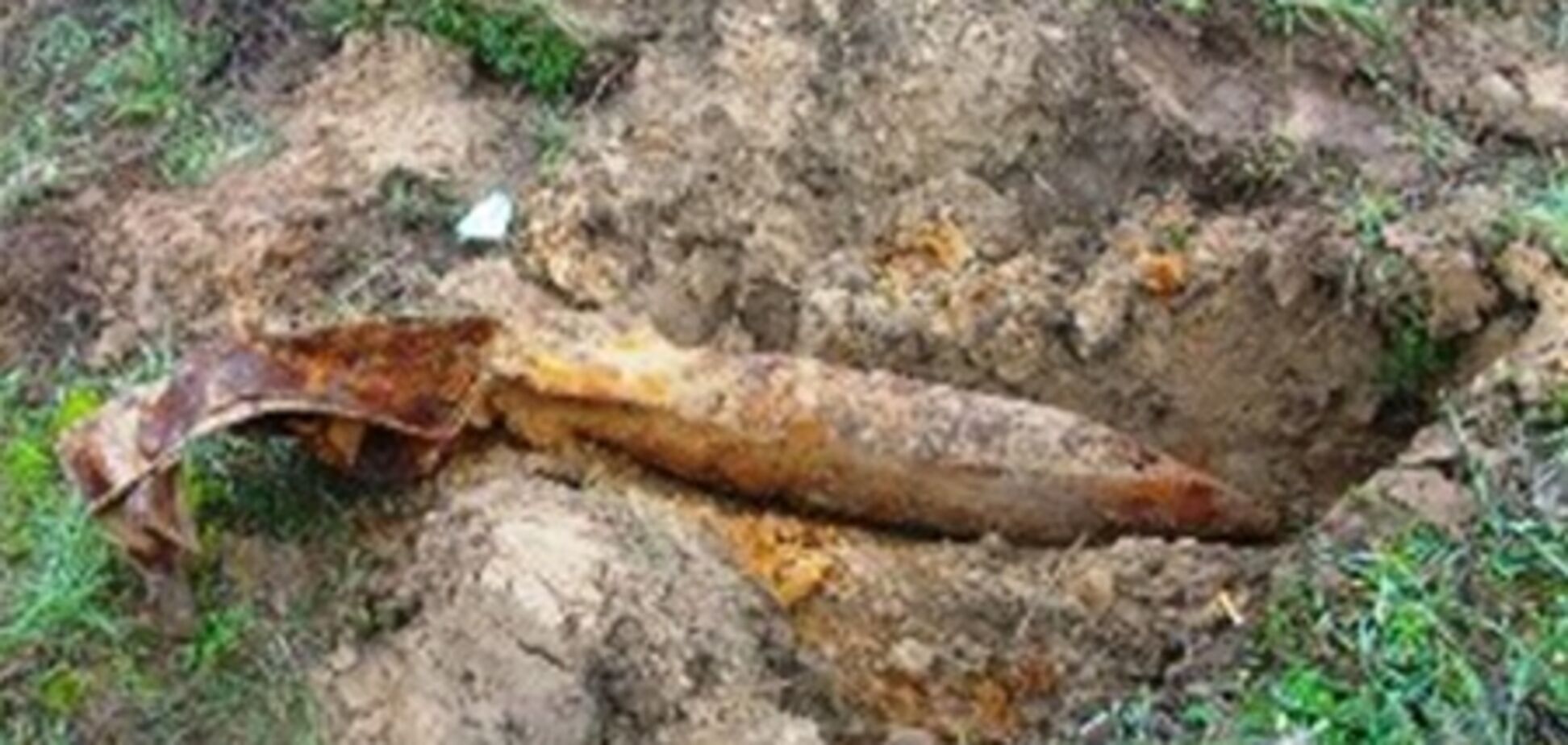 В Чигирине откопали 100-килограммовую авиабомбу. Фото