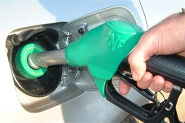 Бензин и дизтопливо в январе подешевеют – эксперт