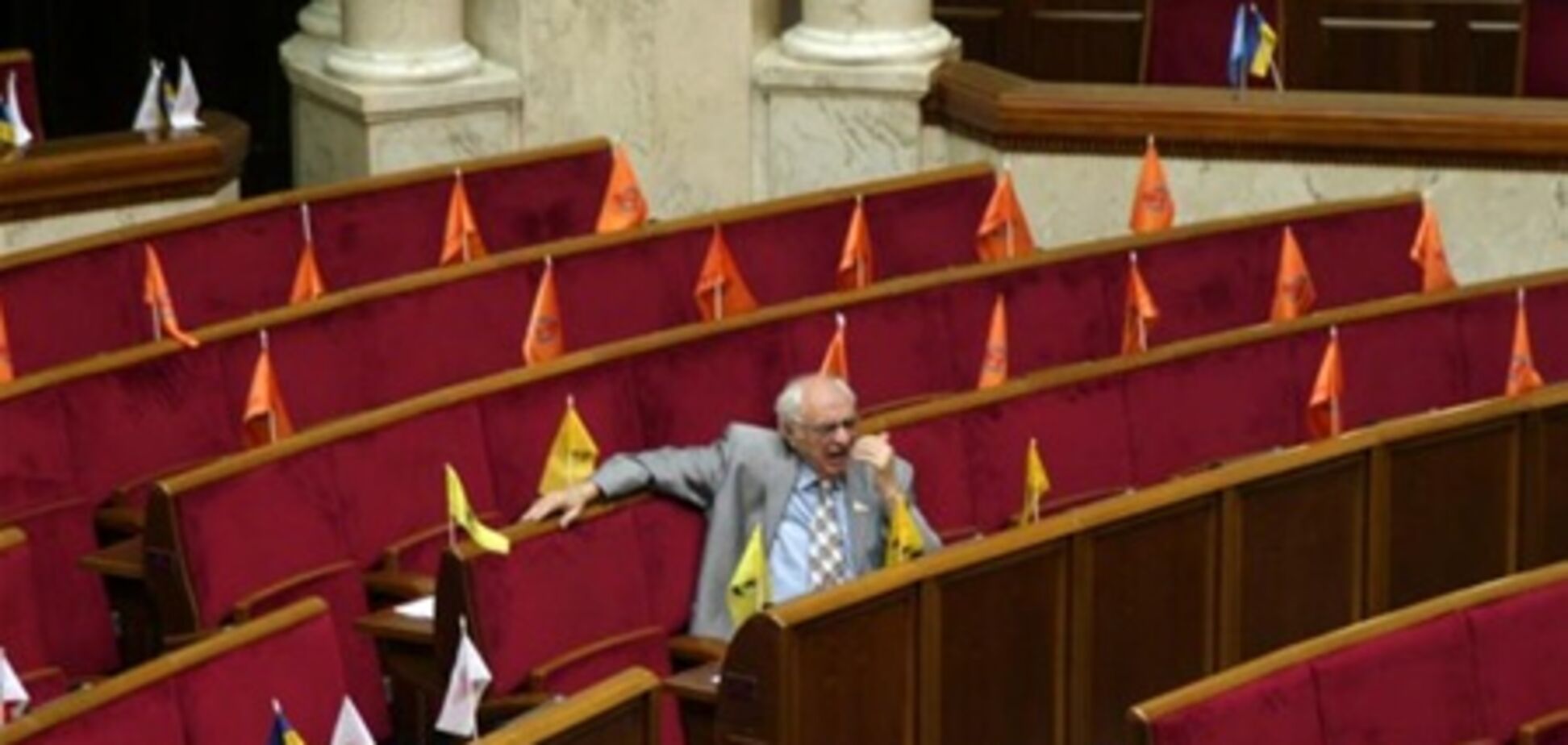 200 депутатів стали бездомними