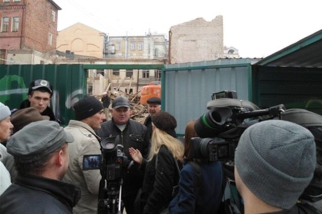 В Киеве произошла потасовка между протестующими и прокурором. Видео