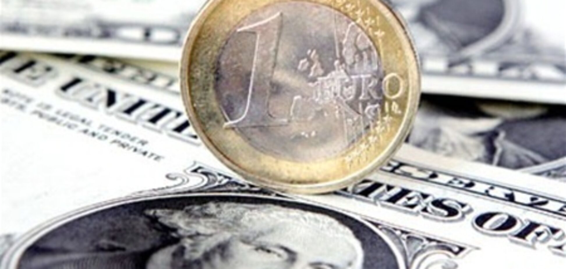 Евро укрепляется по отношению к доллару 