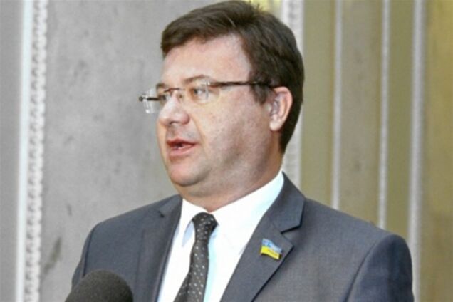 У БЮТ хочуть покарати Азарова за перевищення повноважень