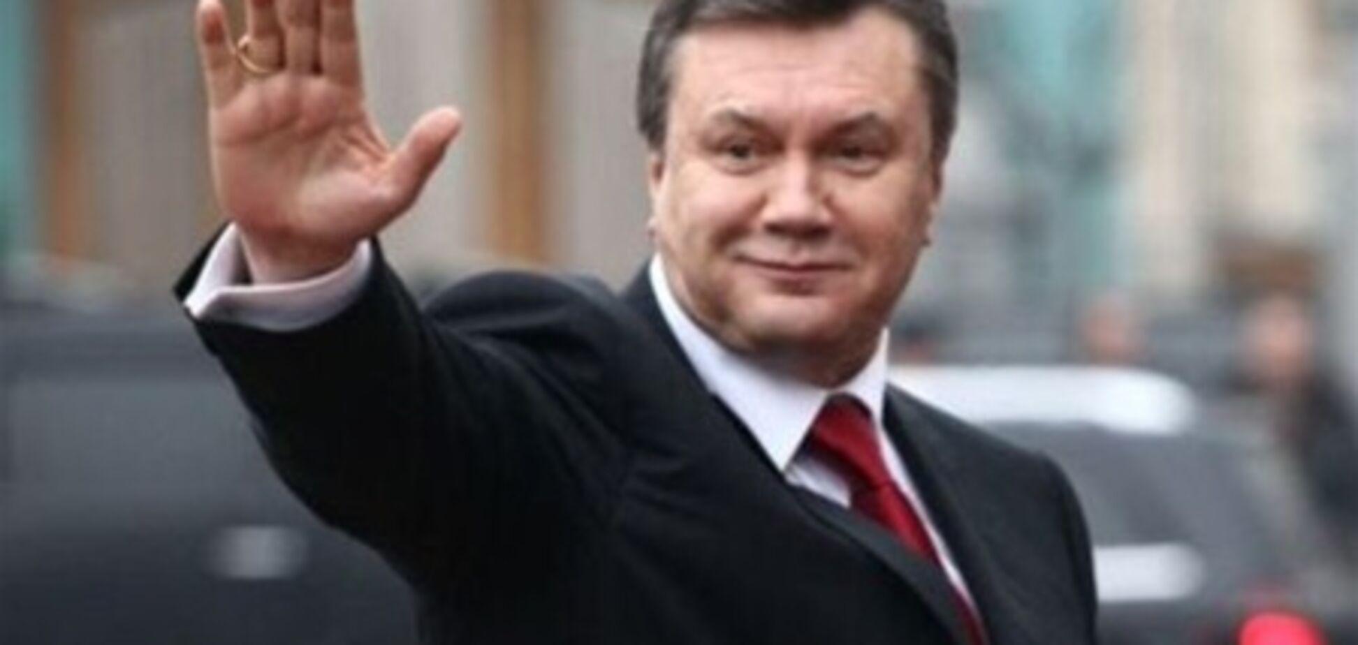Янукович подарил юной певице микшерный пульт и микрофон