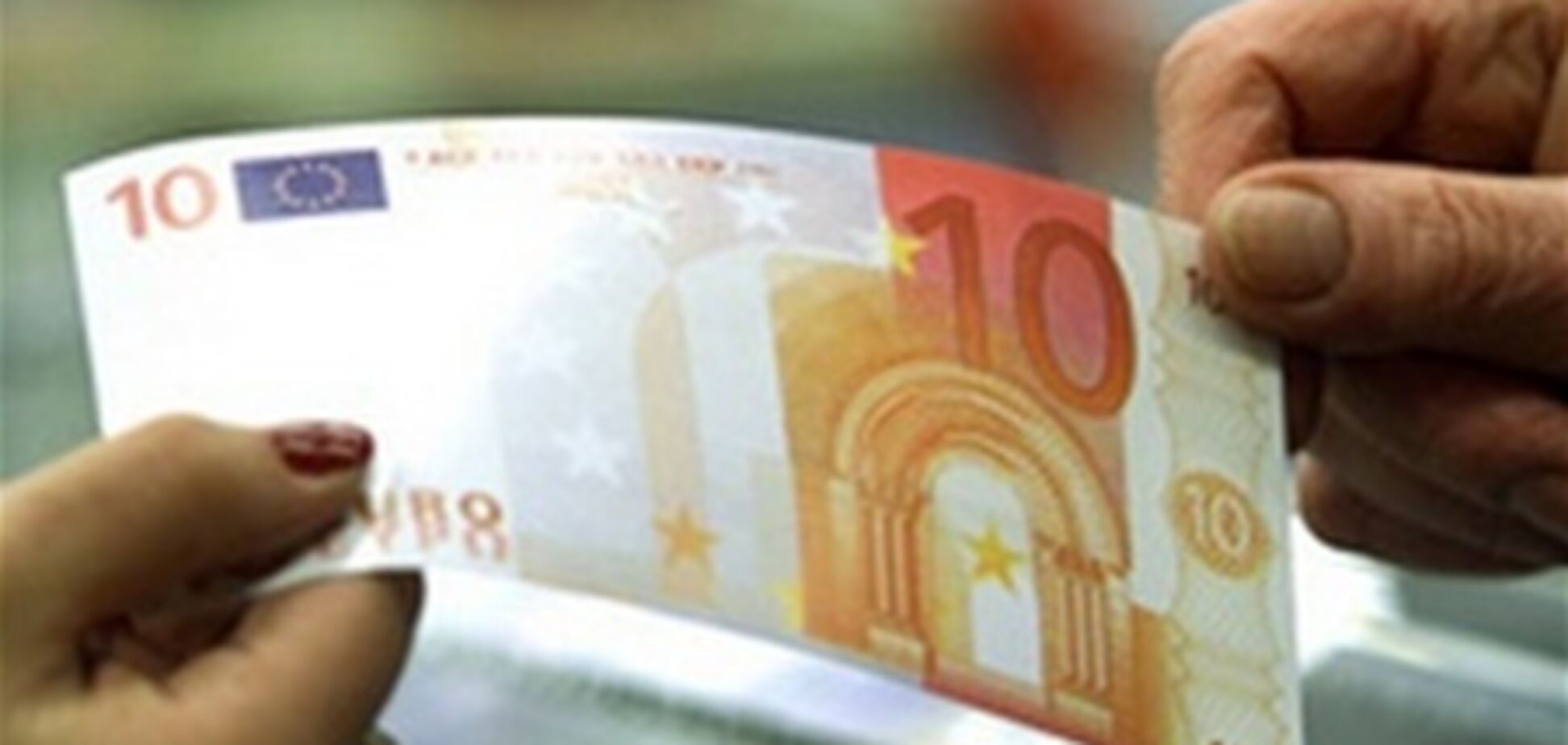 Межбанк открылся небольшим ростом евро, 04 декабря 2012