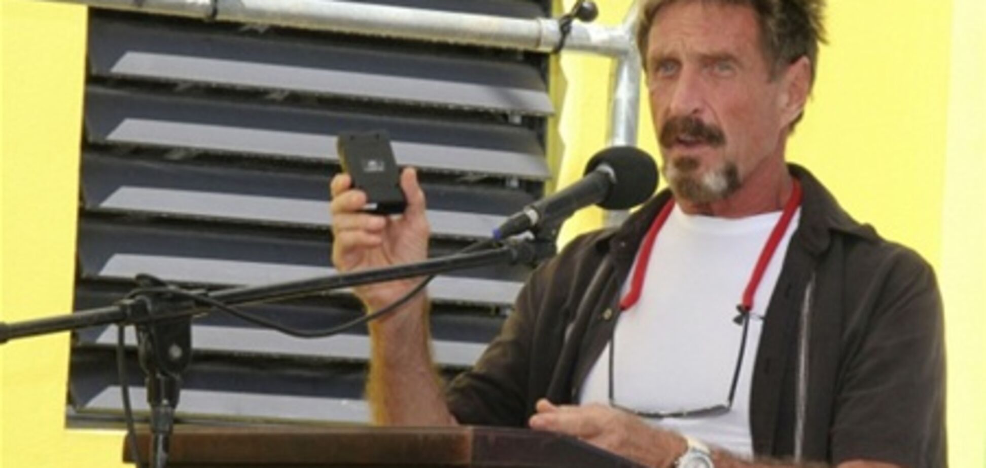 Миллионер Джон Макафи просит убежища в Гватемале