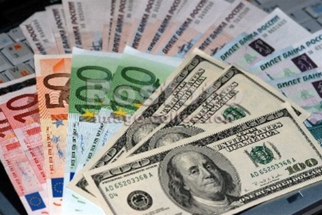 НБУ советует увеличить переходной период введения налога с продажи физлицами валюты