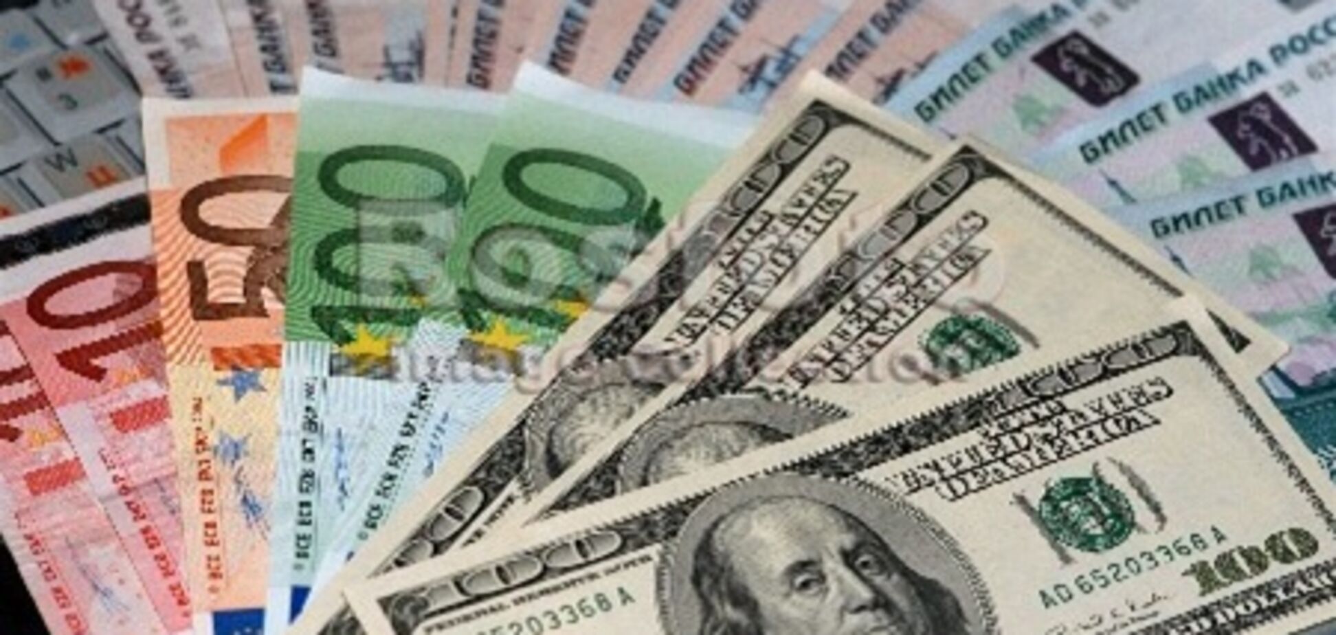 НБУ советует увеличить переходной период введения налога с продажи физлицами валюты