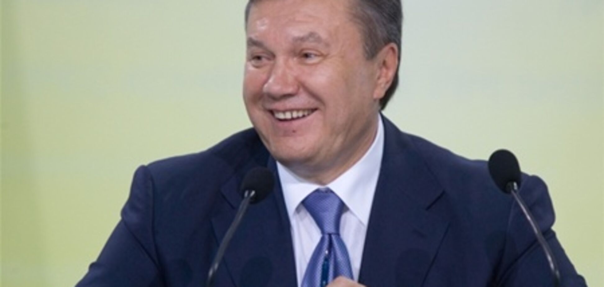 Победительница 'Евровидения' подарила Януковичу куклу