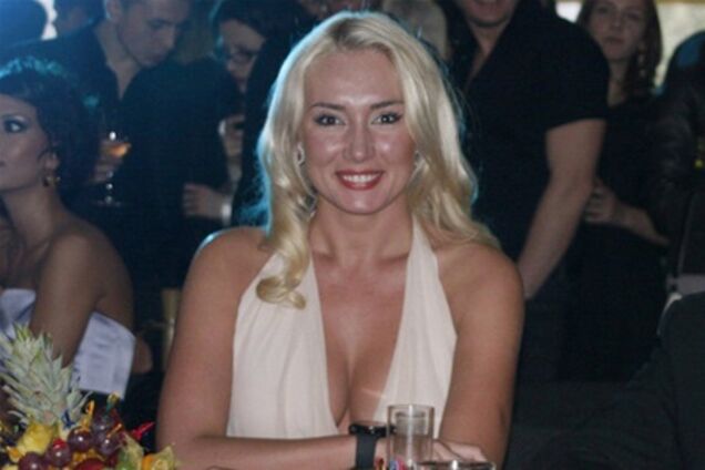 Розинская пойдет под венец в платье за 14 тыс. грн