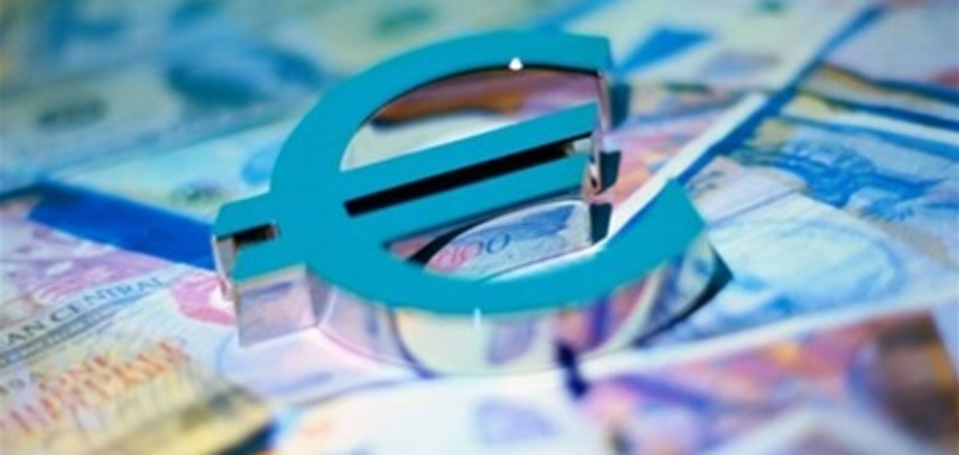На открытии межбанка евро продолжил расти