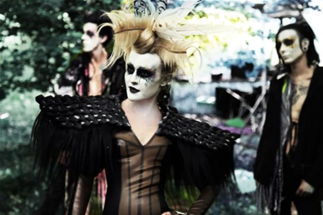 Leigh de Vries клип 'Strange'. Видео