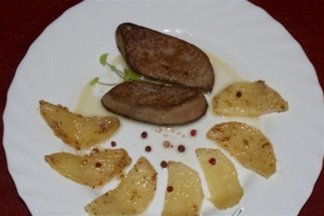 Обжаренная фуа гра с карамелизированными яблоками