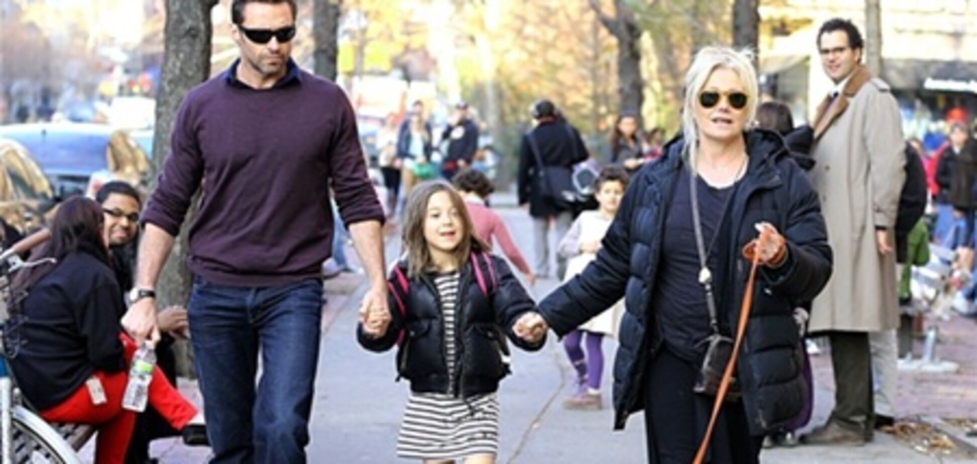 Хью Джекман погрузился в приятные хлопоты. Фото