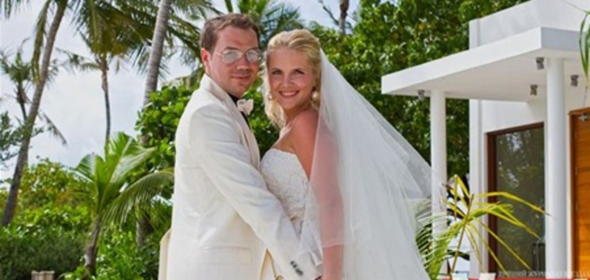 Его считали геем, а он взял и женился. Фото