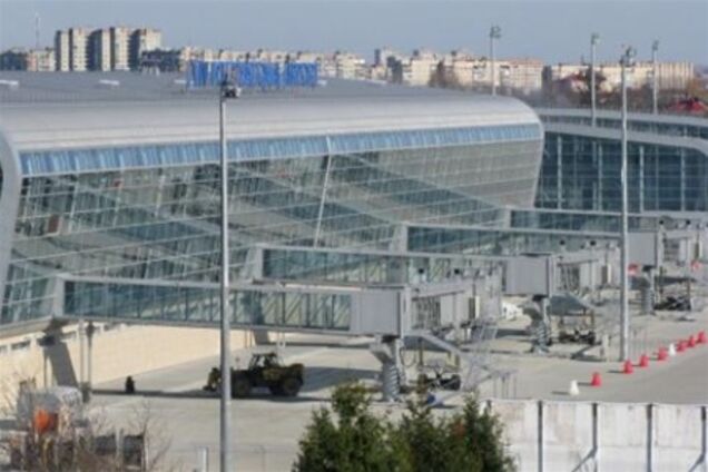 Львовский аэропорт отказался принимать рейсы 'АэроСвита'