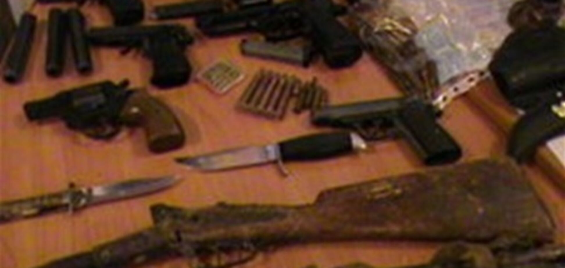 Киевляне добровольно сдали более 350 газовых пистолетов