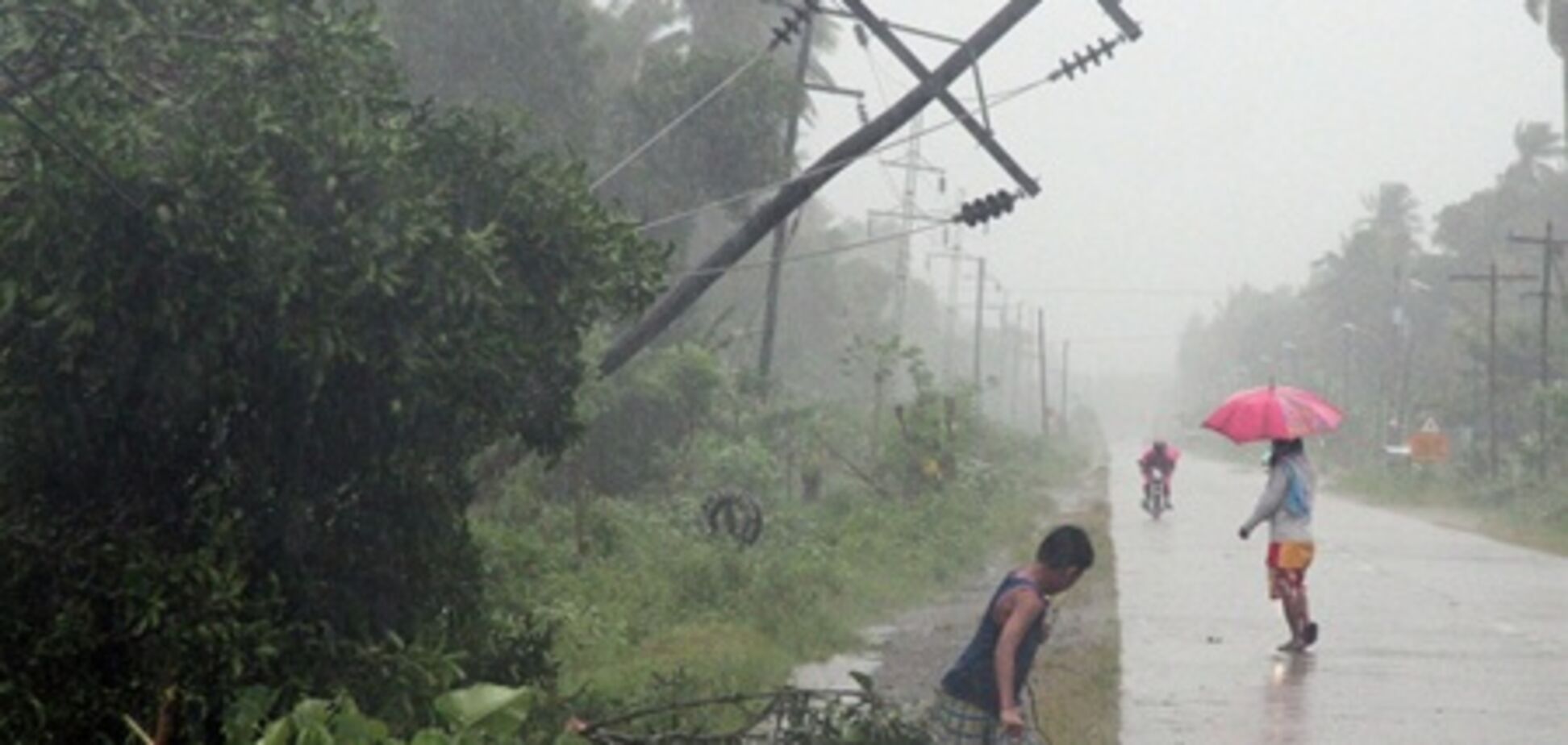 Жертвами тайфуна на Филиппинах стали 420 человек