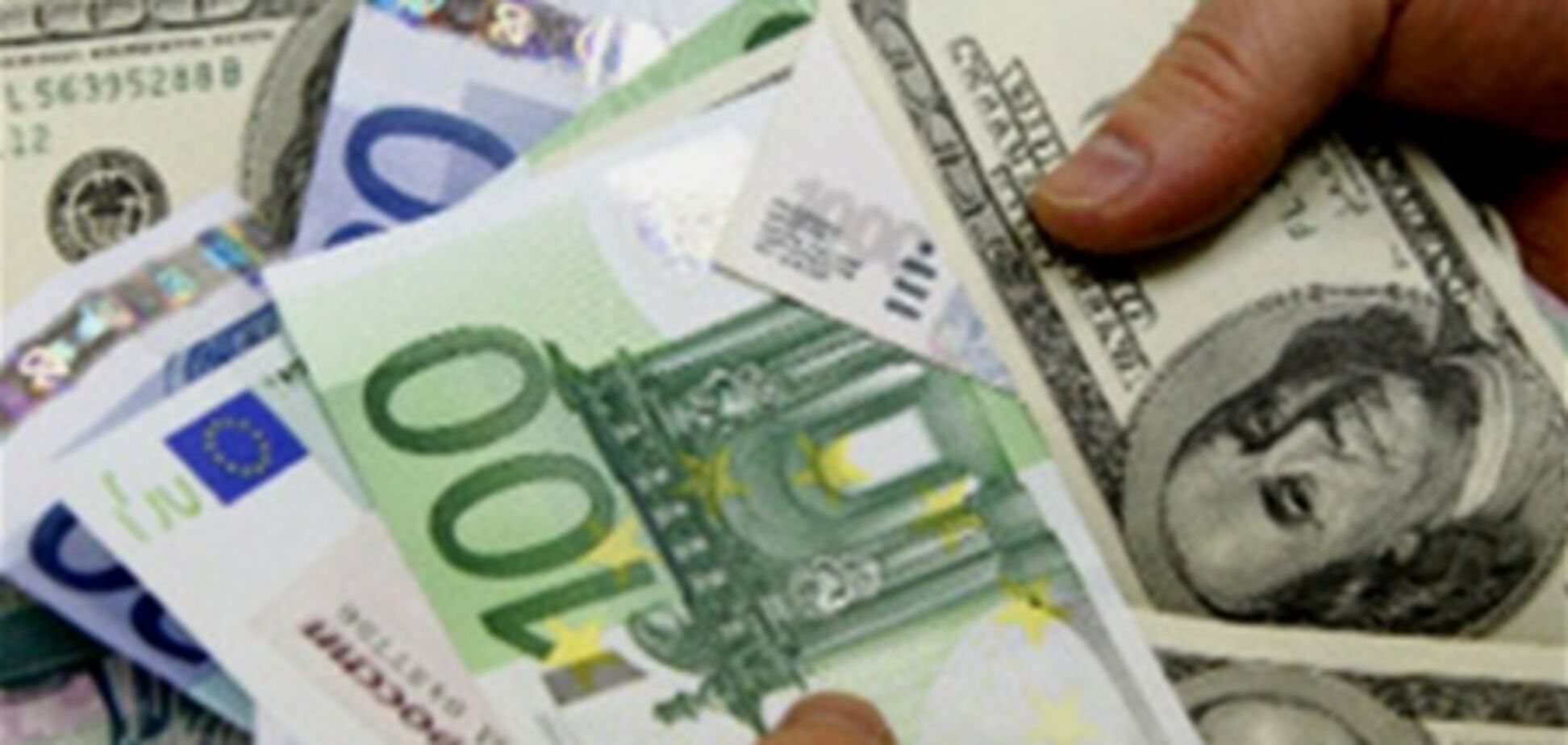 Курс евро на межбанке пошел вниз
