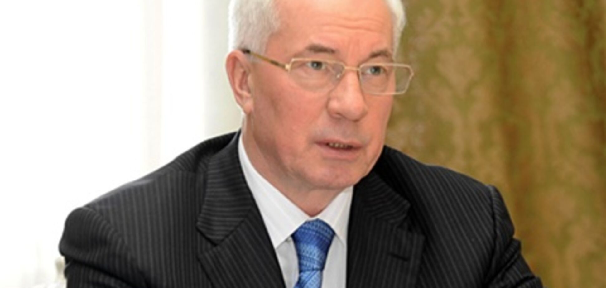 Азаров изучает, как присоединиться к договорам в ТС