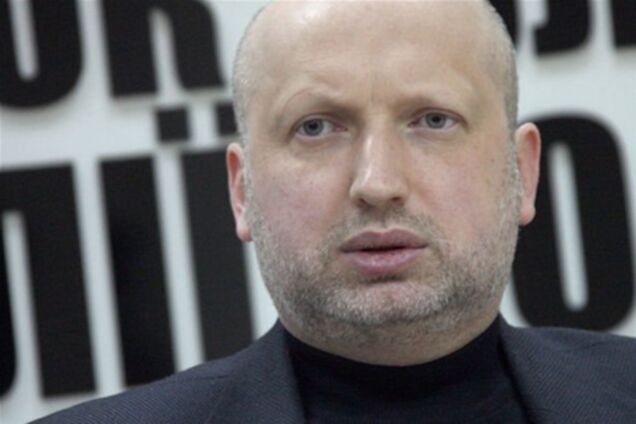 Турчинов на суді проти Луценка: справи перетворилися на фарс