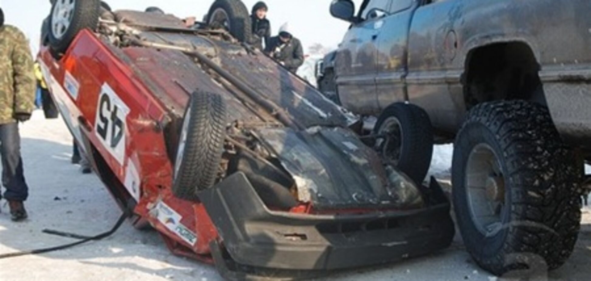 В Харькове  на ралли авто врезалось в зрителей. Фото