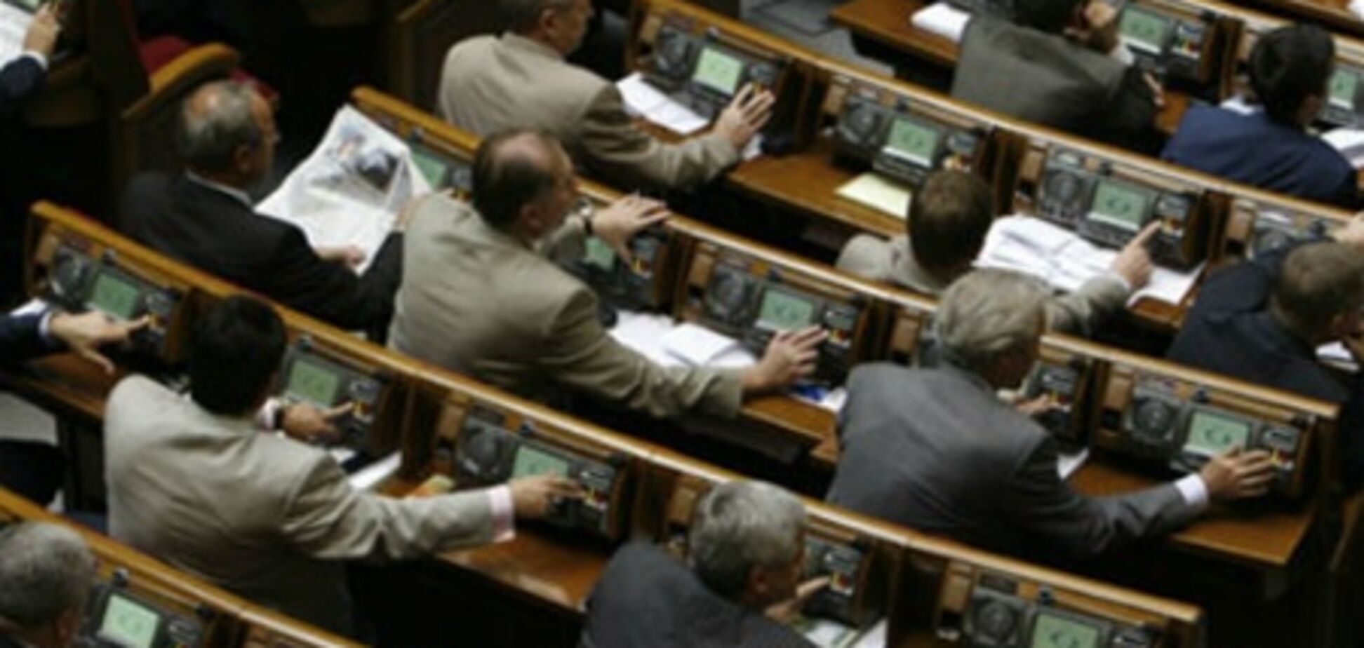 Депутатские льготы отменены пробно лишь на 1 год