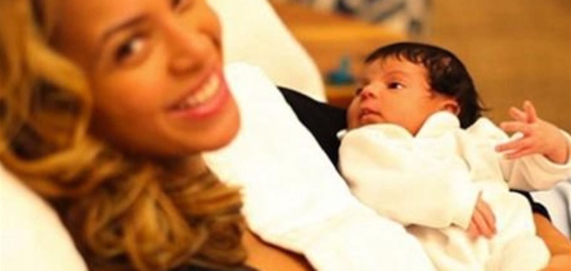 Бейонсе не стала продавать первые фото дочери. Фото