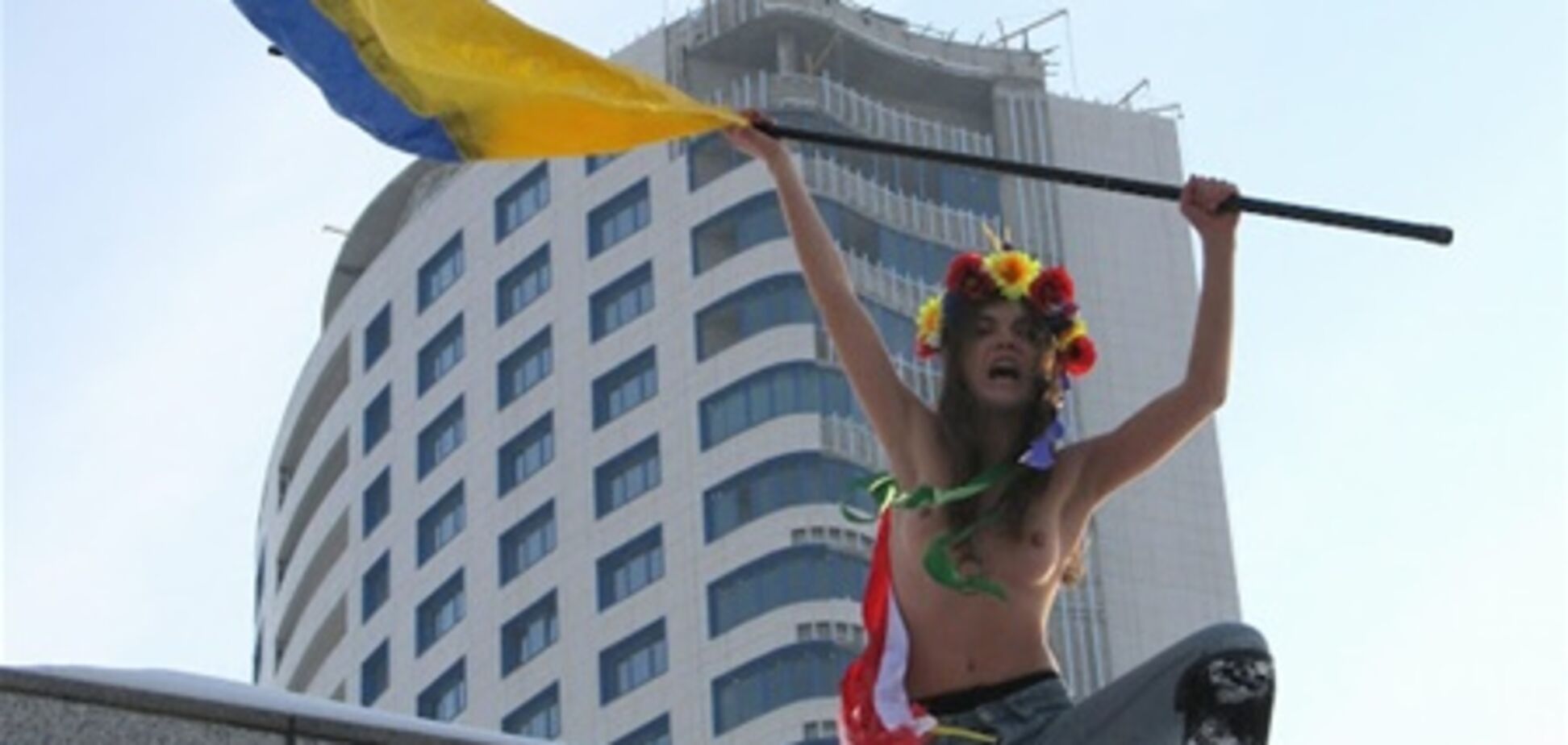 В России активистку FEMEN оштрафовали на 1000 рублей