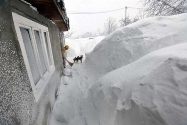 Снегопады отрезали Румынию и Болгарию от внешнего мира