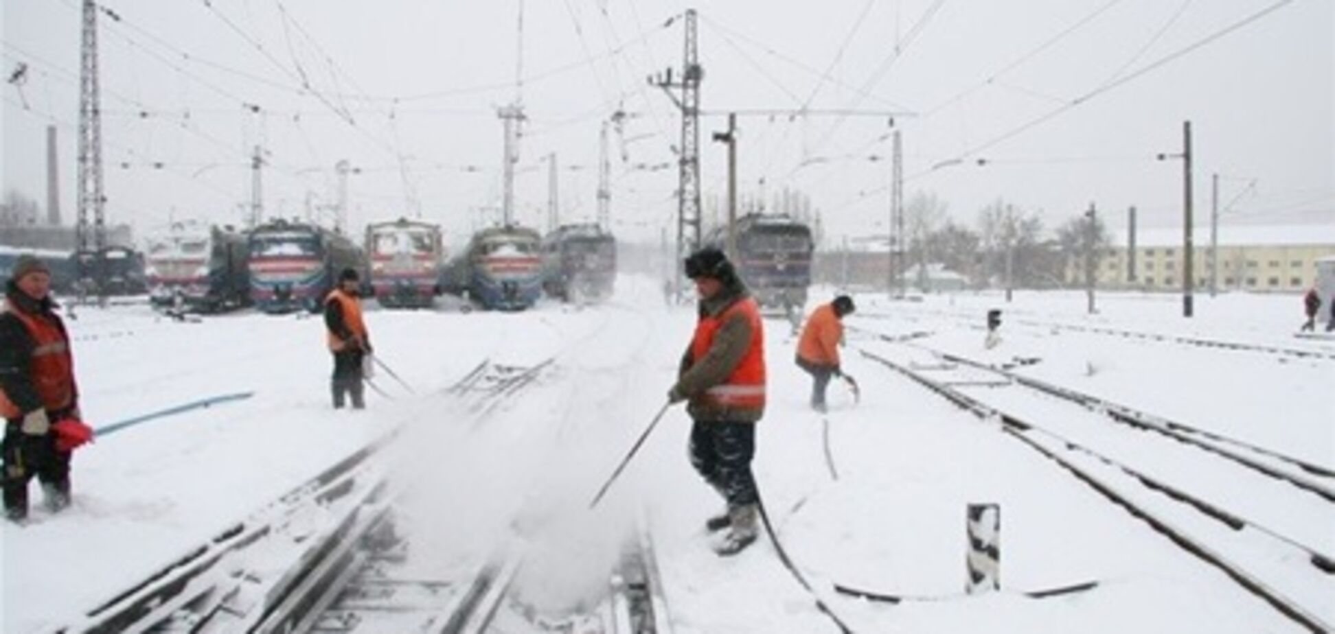 Снегопад парализовал движение поездов в Чехии