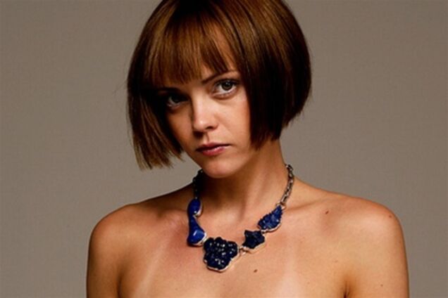 Кристина Риччи продемонстрировала нагрудные тату